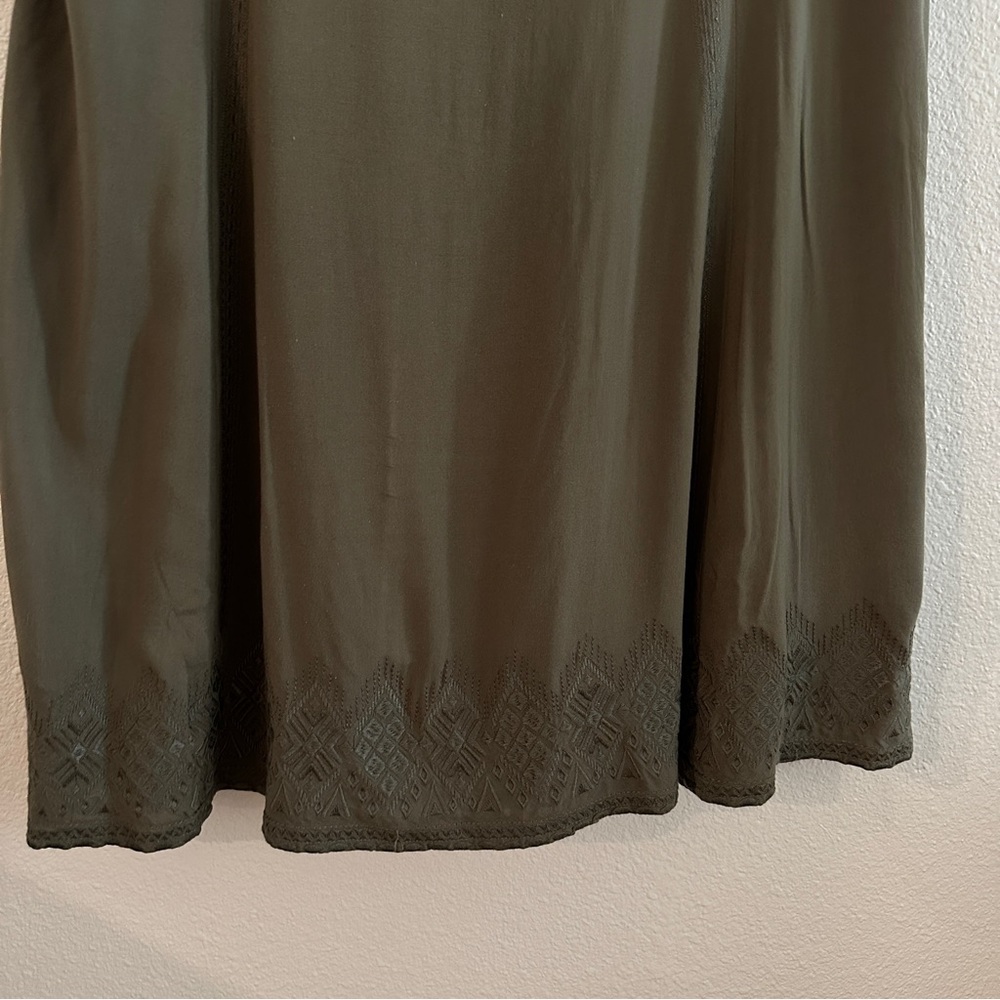 Torrid Olive Embroidered Challis Trapeze Dress Size 0 - Picture 3 of 6